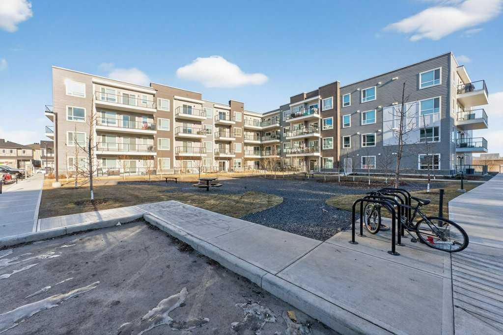 33 Carringham Gate NW 1207