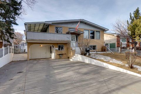 Photo of 732 Hunts Crescent NW, Calgary, AB T2K 4H9 (MLS # A2280789)