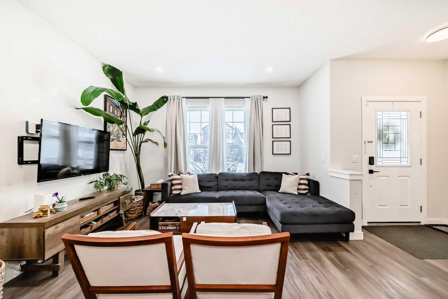 231 Legacy Glen Way SE