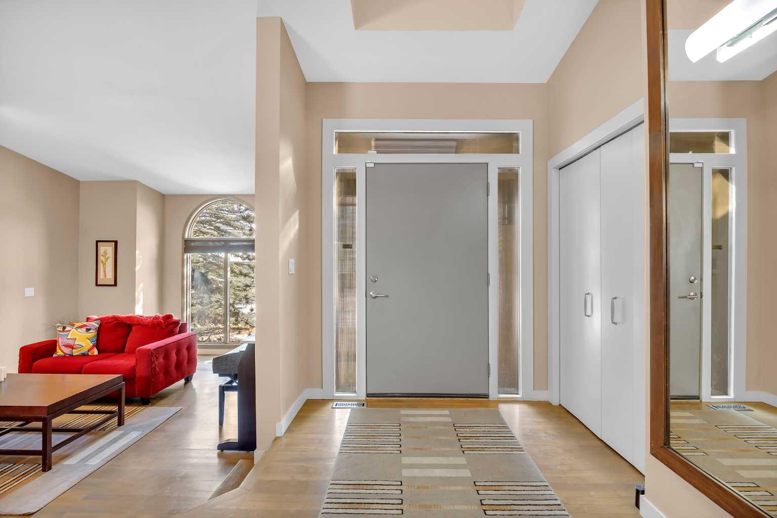 30 Oakmount Court SW