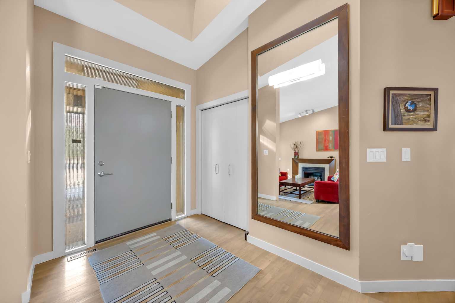 30 Oakmount Court SW