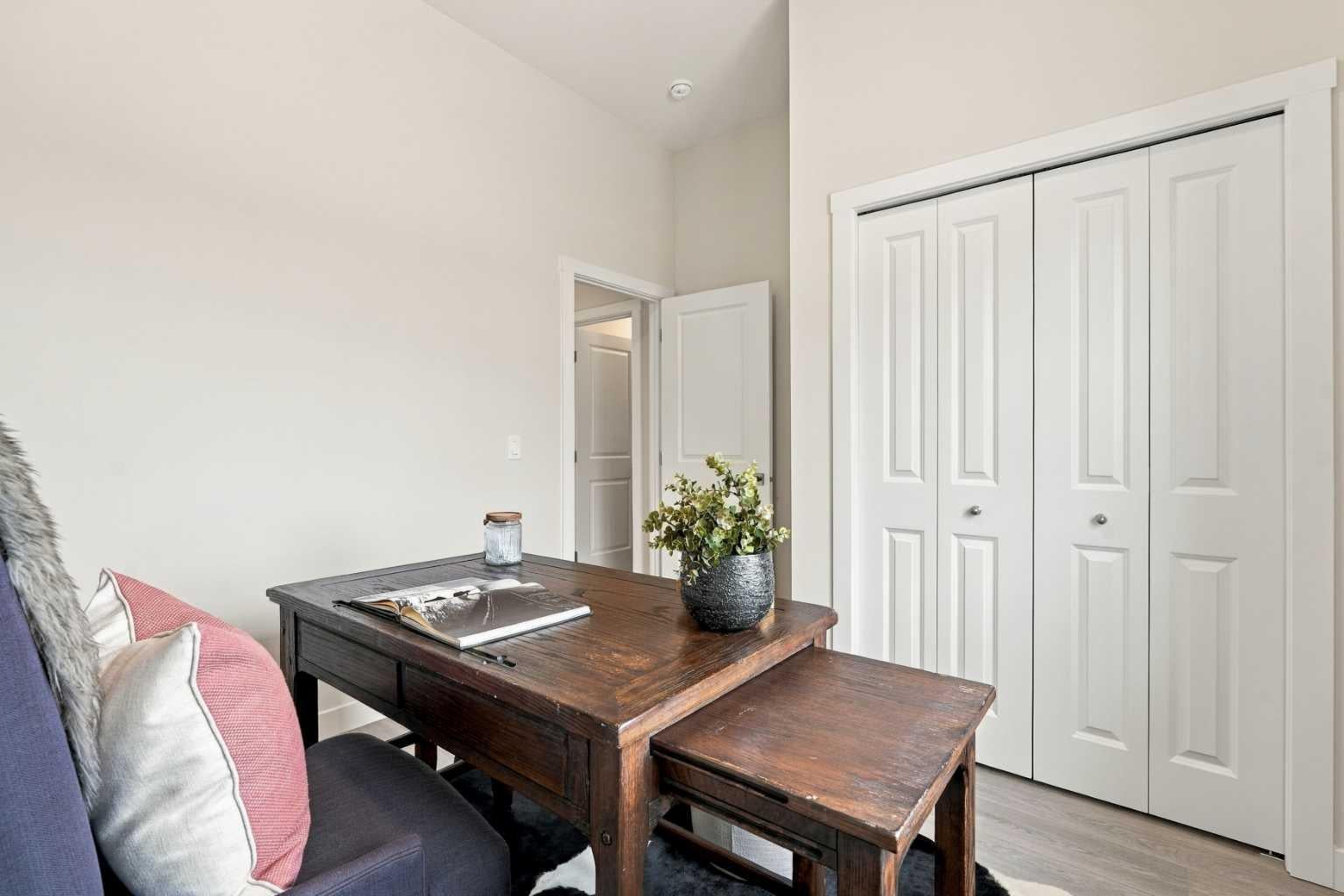 196 Buffaloberry Manor SE