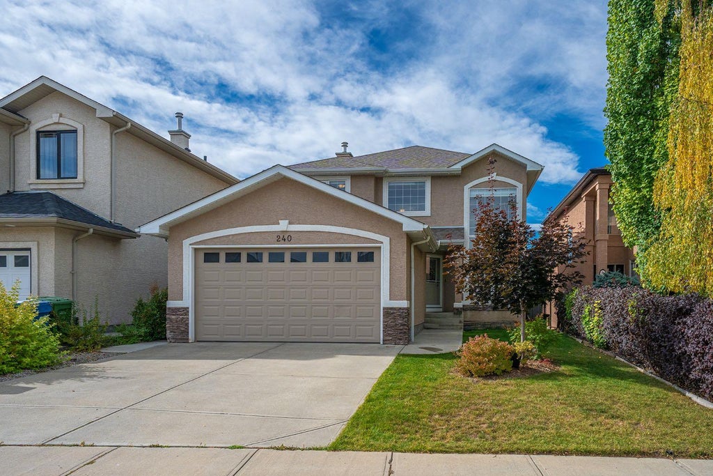 Photo of 240 everglade Circle SW, Calgary, AB T2Y 4N5 (MLS # A2351224)