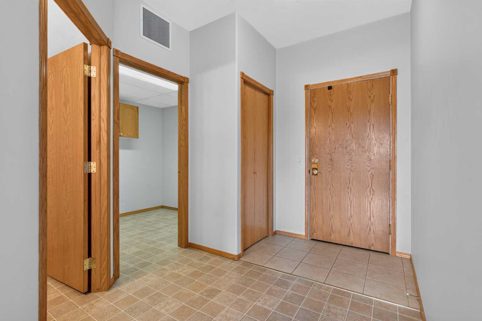728 Country Hills Road NW 325