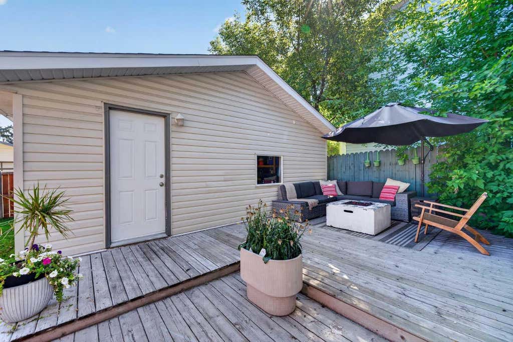 Photo of 255 Shawcliffe Circle SW, Calgary, AB T2Y 1E8 (MLS # A2340062)