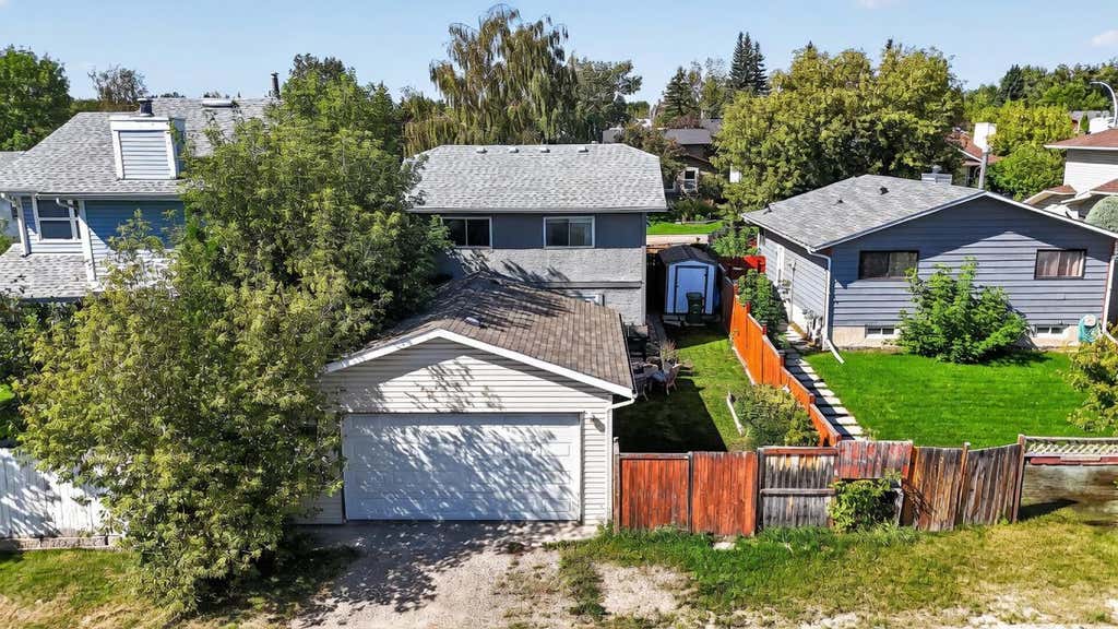 Photo of 255 Shawcliffe Circle SW, Calgary, AB T2Y 1E8 (MLS # A2340062)