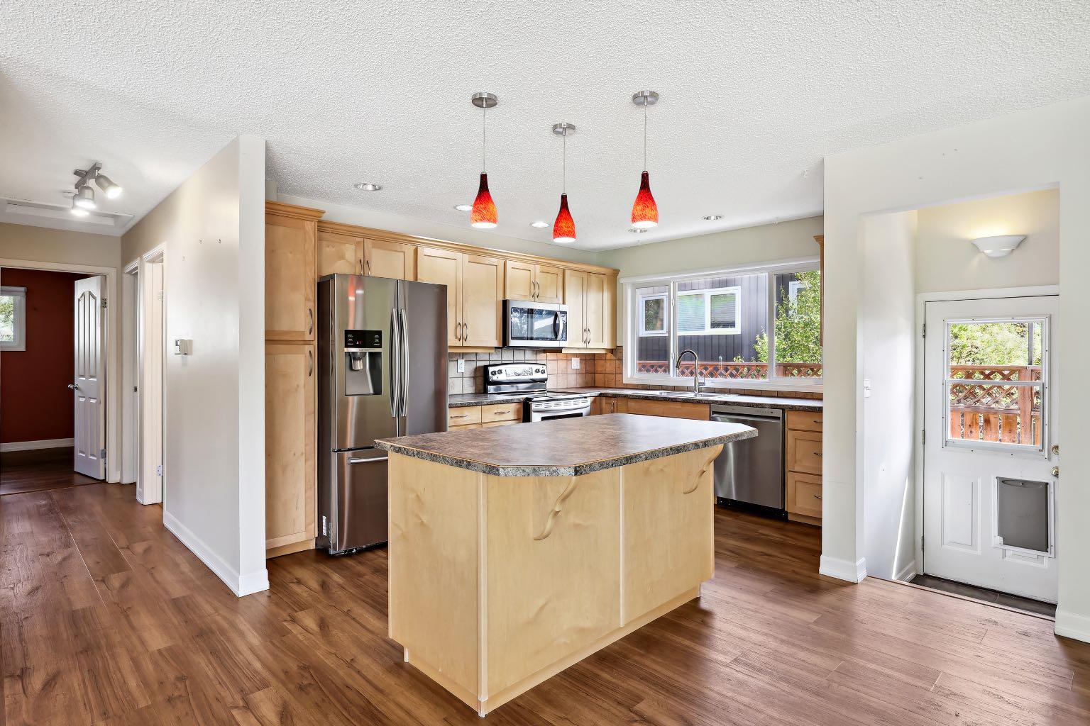207 Lake Ontario Place SE