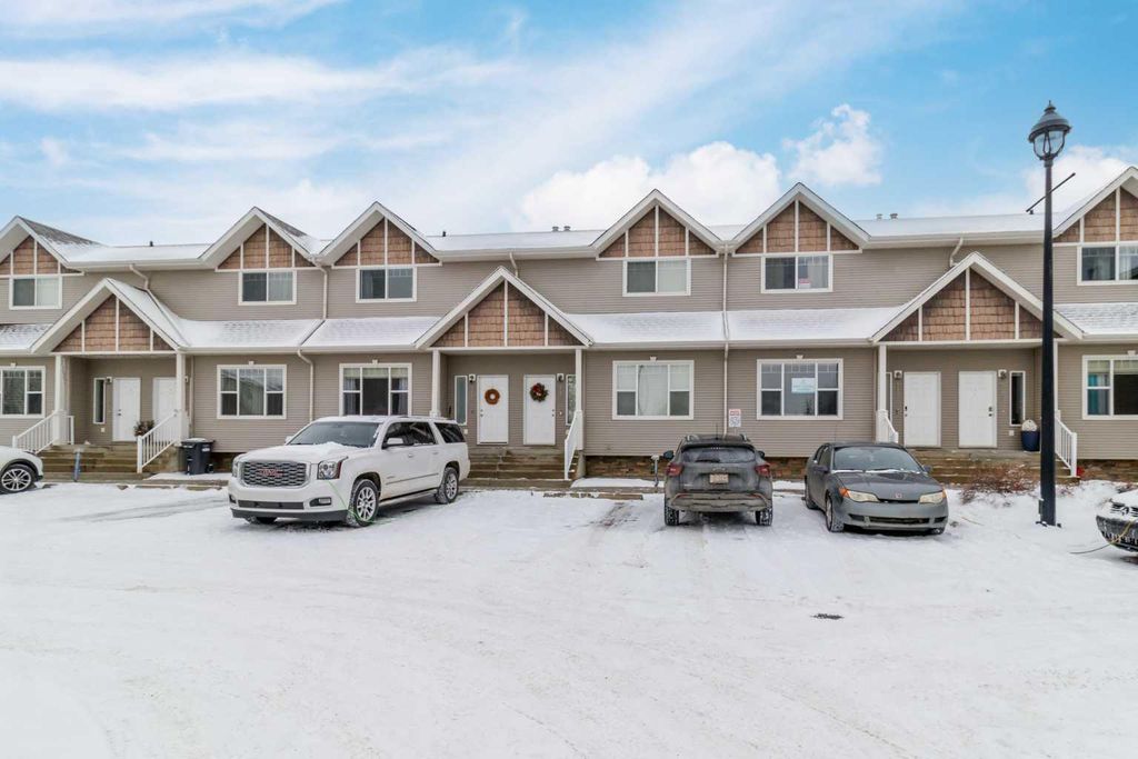 Photo of 50 Lucky Place #113, Sylvan Lake, AB T4S 0E3 (MLS # A2281713)