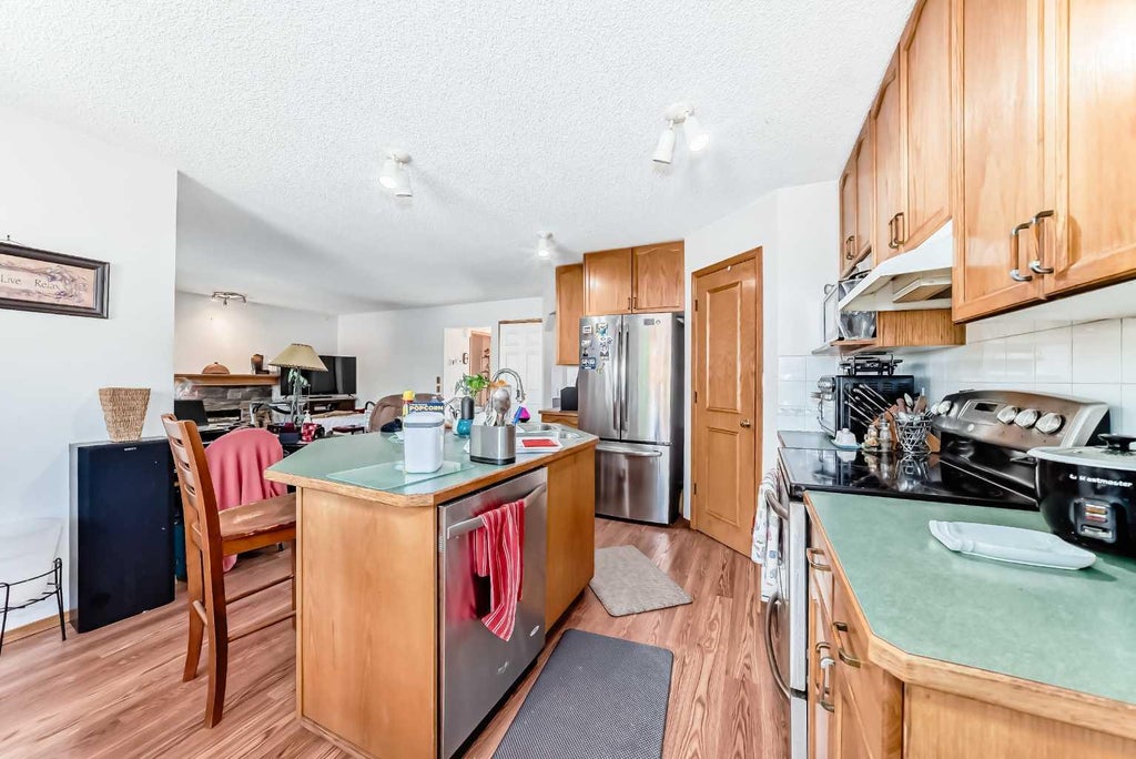 Photo of 182 Somerglen Road SW, Calgary, AB T2Y 3V4 (MLS # A2319283)