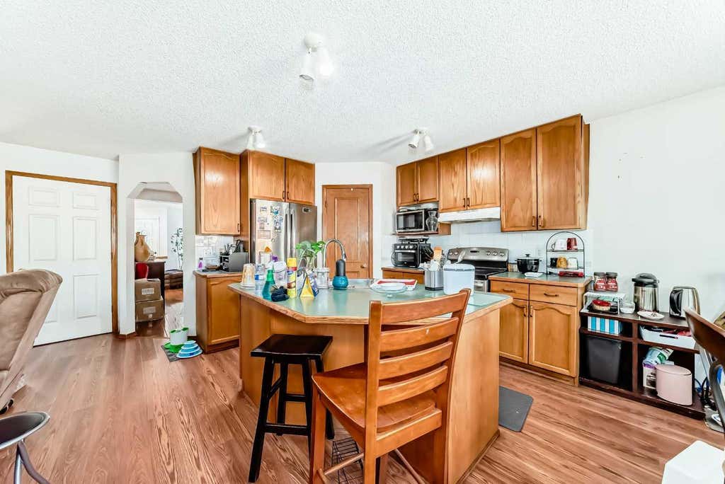 Photo of 182 Somerglen Road SW, Calgary, AB T2Y 3V4 (MLS # A2319283)