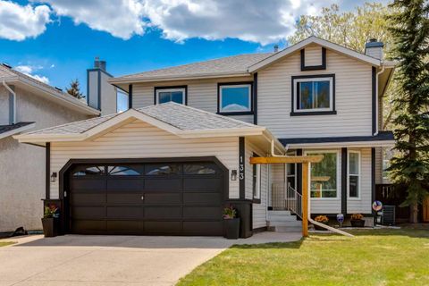 Photo of 133 Sandpiper Circle NW, Calgary, AB T3K 3R4 (MLS # A2314037)