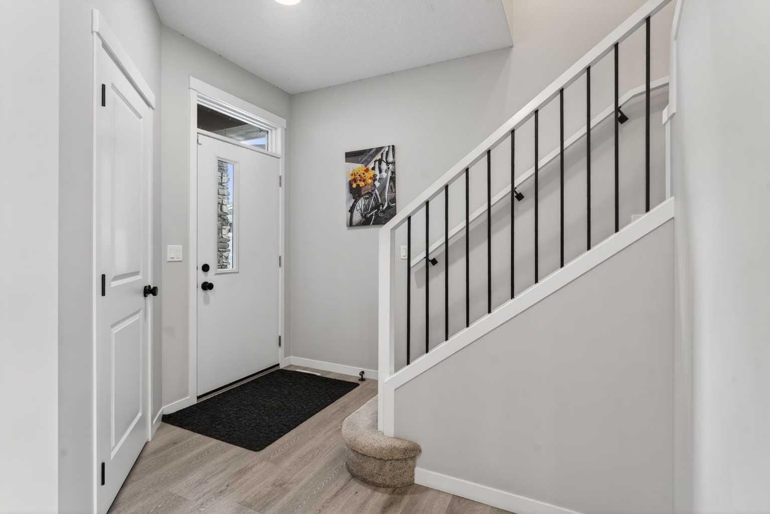 78 Corner Meadows Row NE