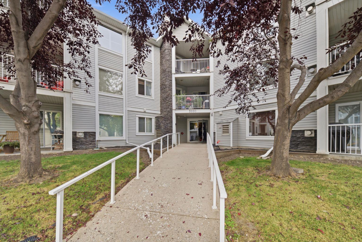 3208 Valleyview Park SE 208