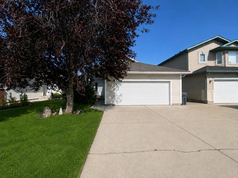 Photo of 119 Squamish Court W, Lethbridge, AB T1K 7M3 (MLS # A2341269)