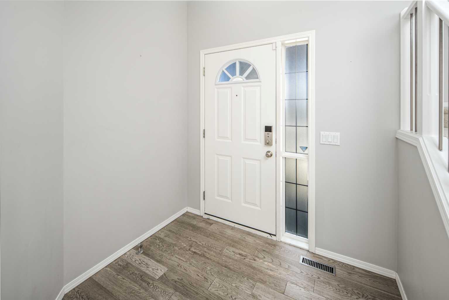 32 Cougarstone Square SW