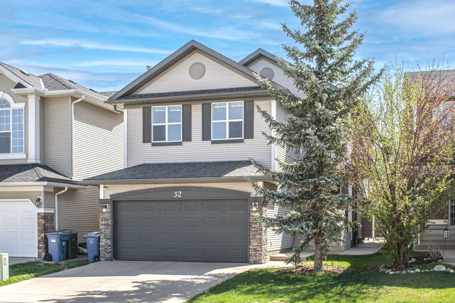 32 Cougarstone Square SW