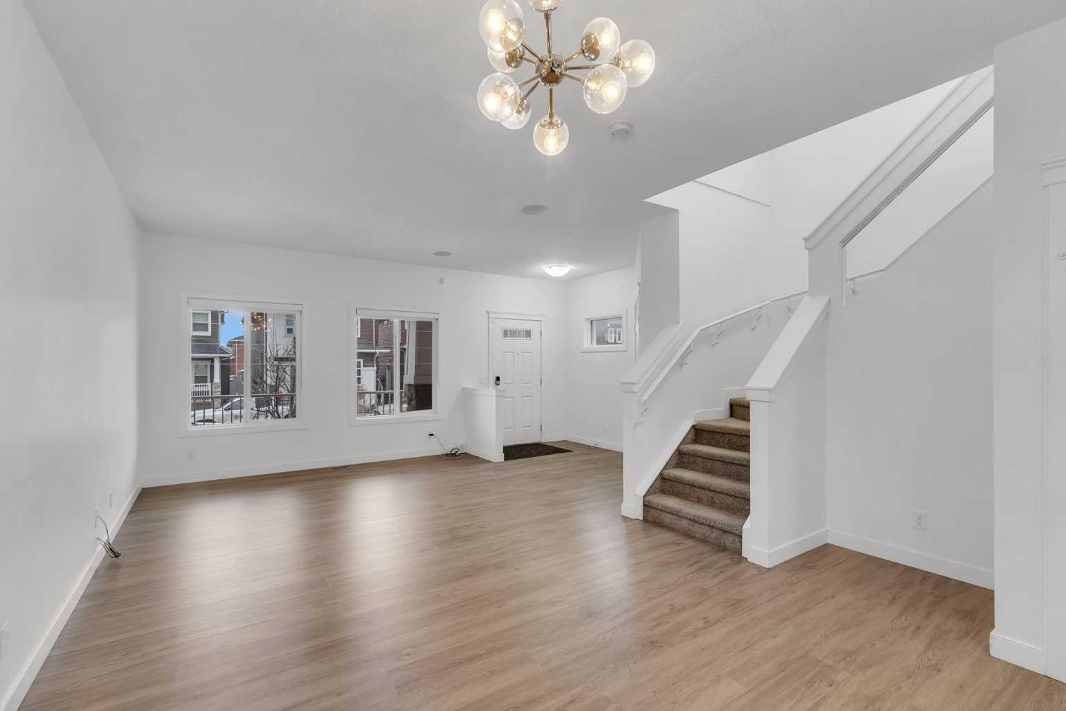 9 Redstone Common NE