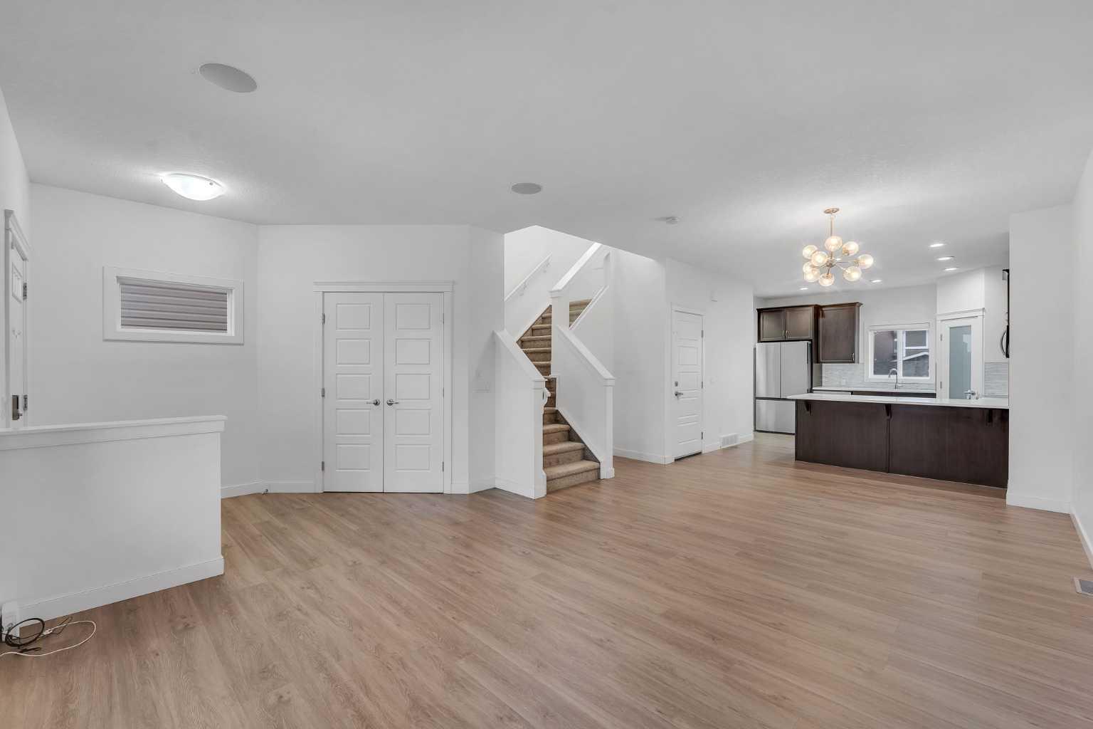 9 Redstone Common NE