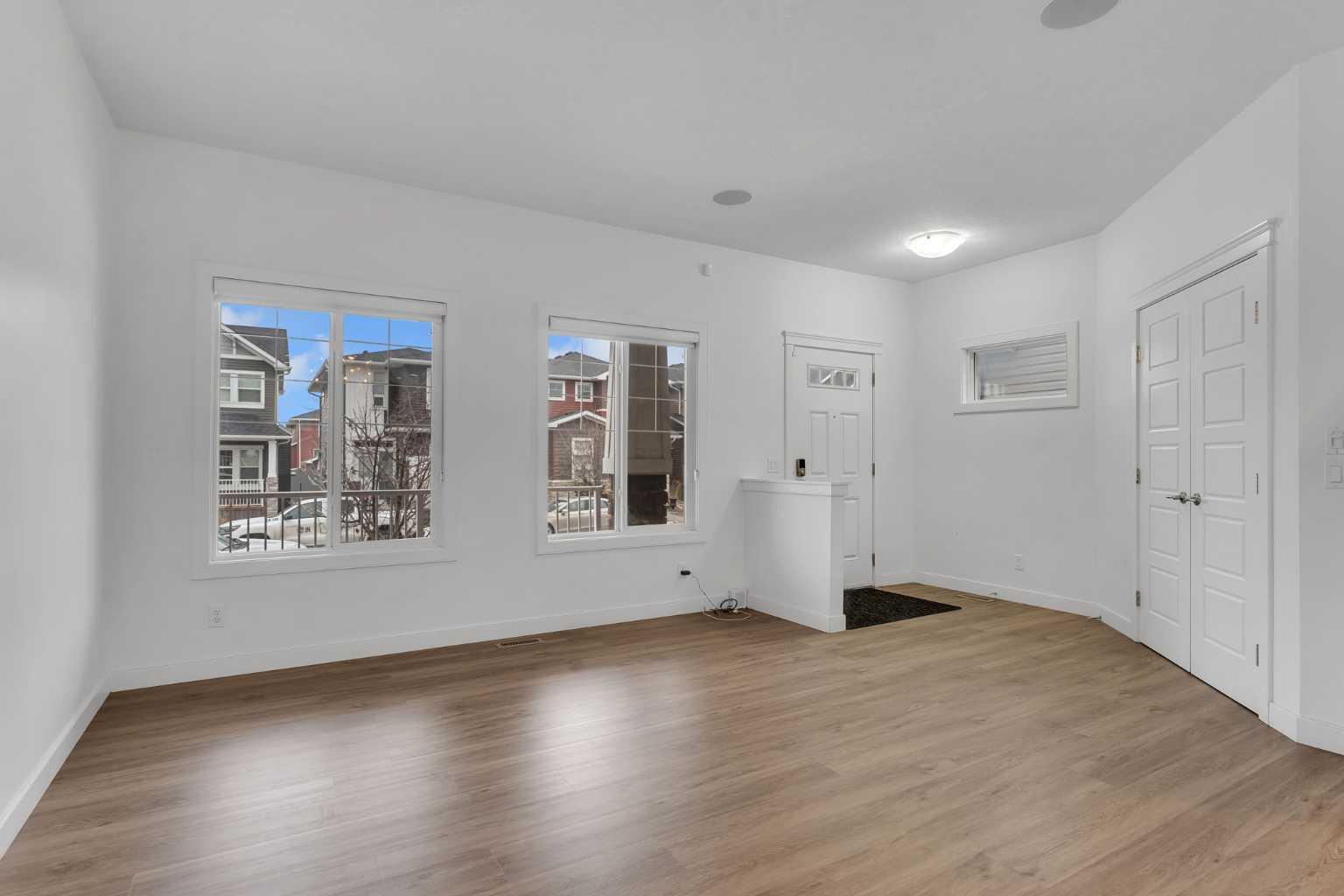 9 Redstone Common NE