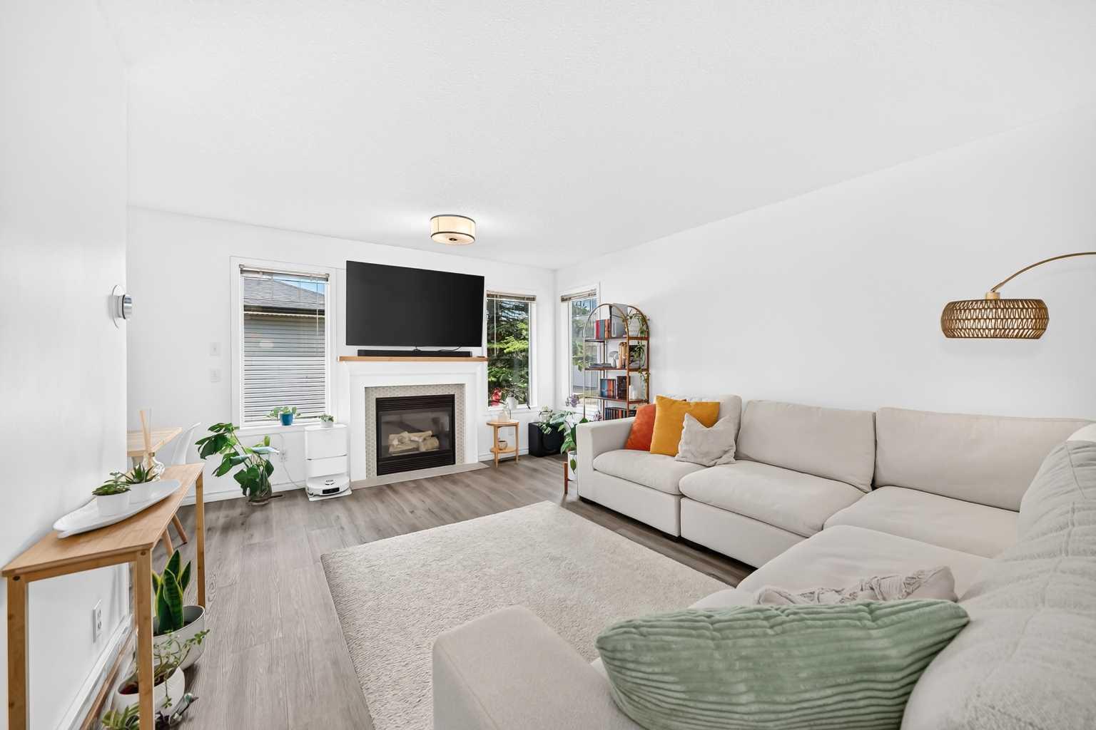 102 Canoe Square SW 35