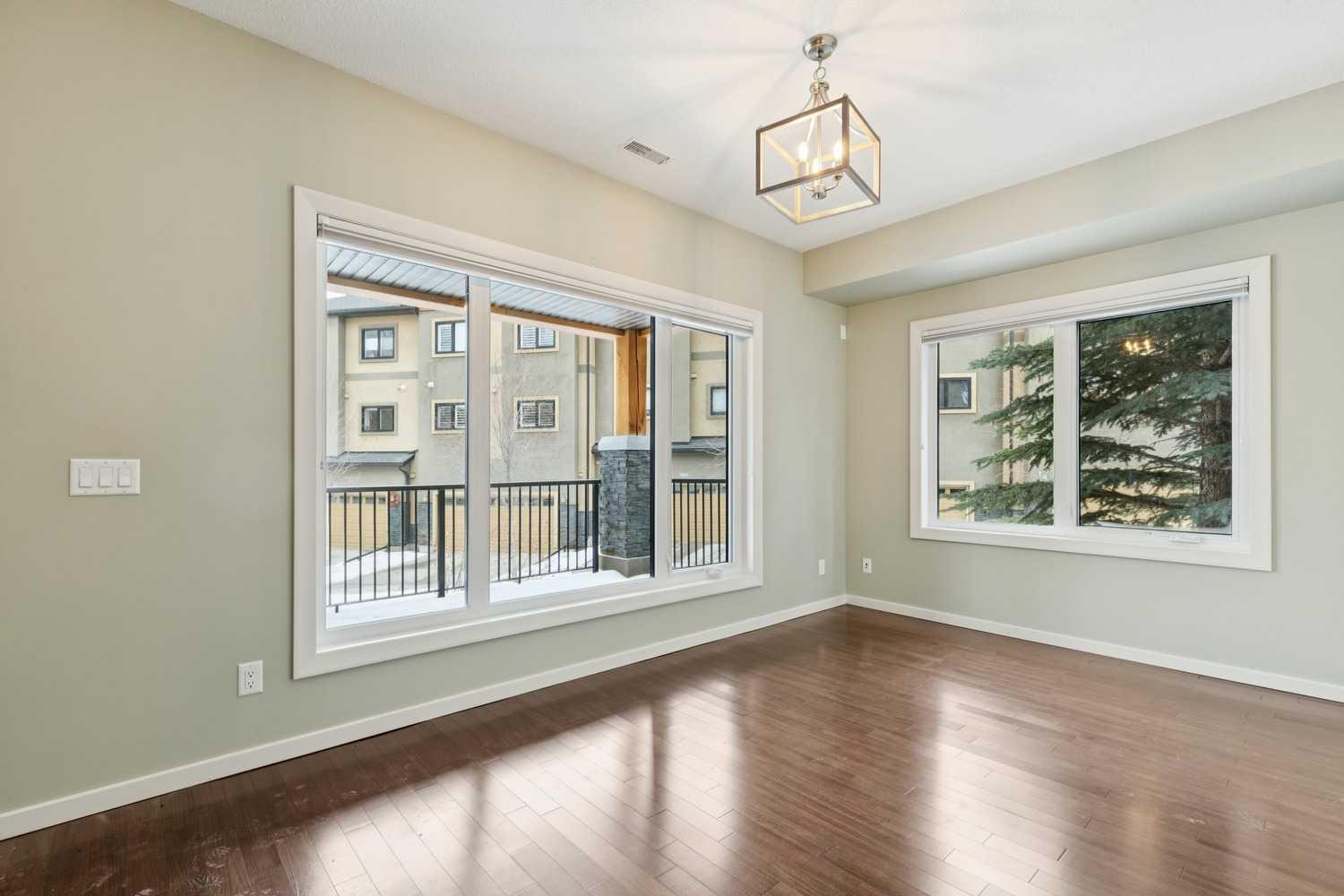 303 Valley Ridge Manor NW