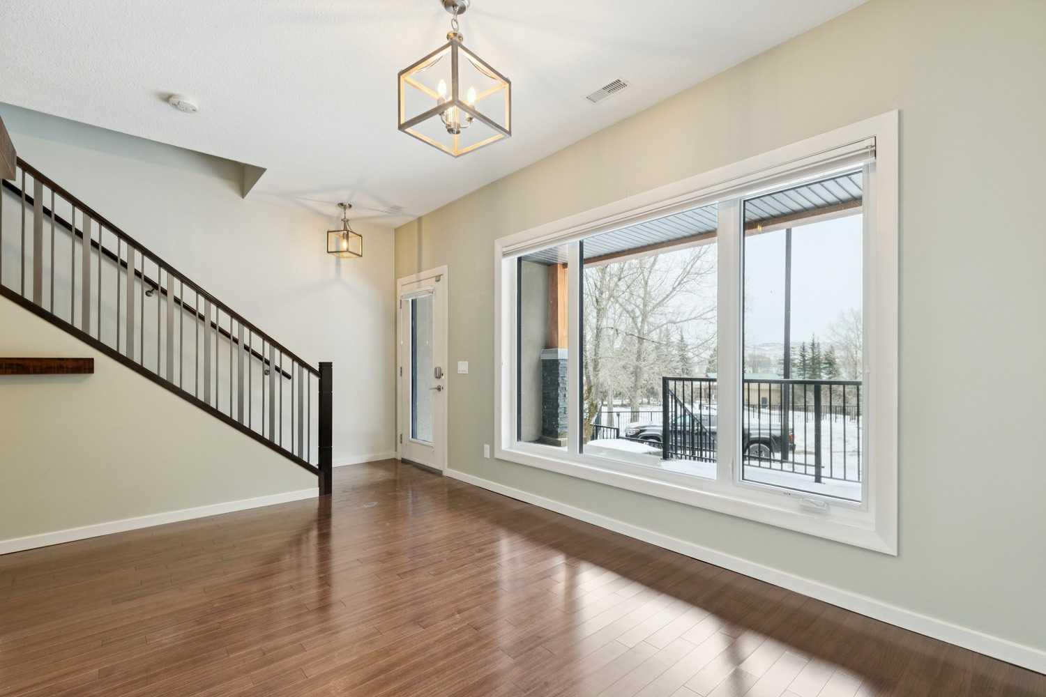 303 Valley Ridge Manor NW