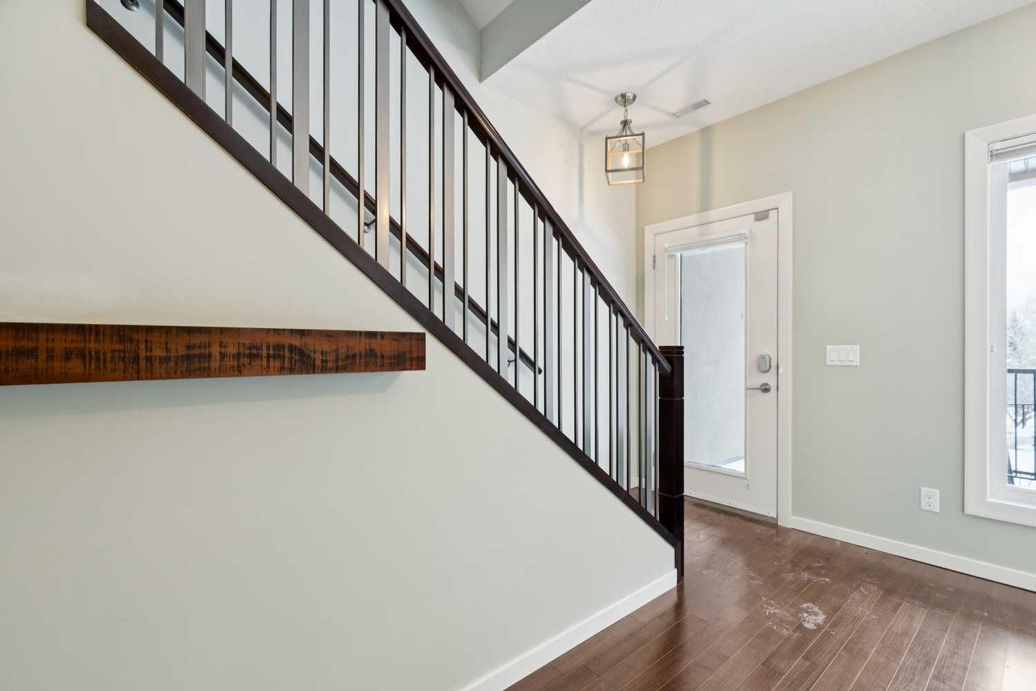 303 Valley Ridge Manor NW