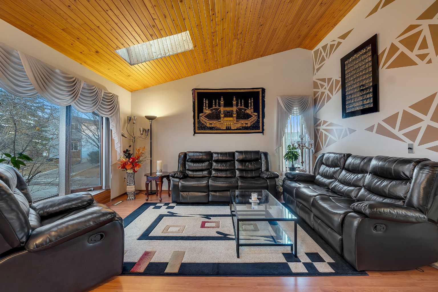 48 Castleglen Court NE