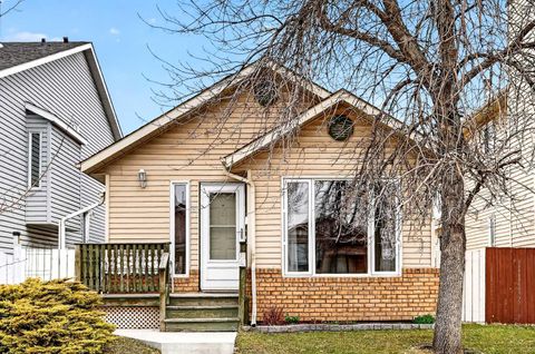 Photo of 886 Erin Woods Drive SE, Calgary, AB T2B 3C4 (MLS # A2292202)