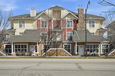 Photo of 744 73 Street SW, Calgary, AB T3H 5V9 (MLS # A2305016)