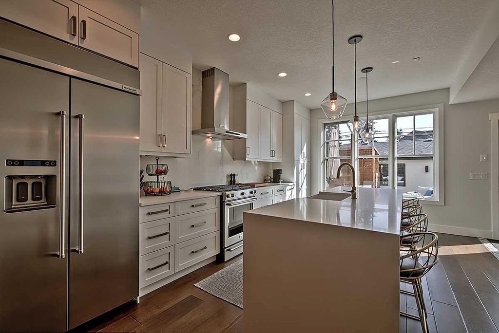 Photo of 2438 25 Street SW, Calgary, AB T3E 1X6 (MLS # A2296473)