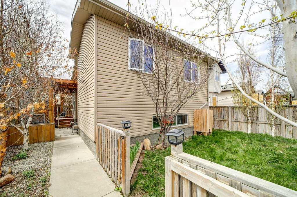 121 Mt Sundance Crescent W