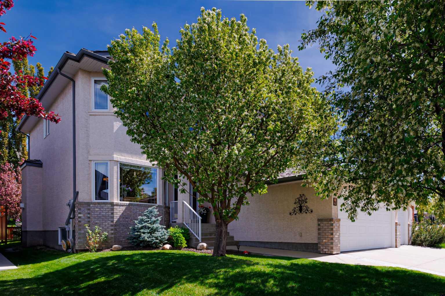 82 Arbour Vista Road NW