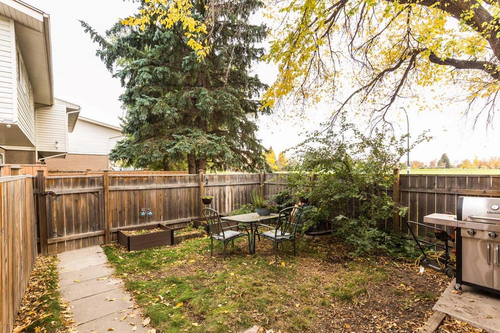 Photo of 1915 18 Avenue N #1, Lethbridge, AB T1H 4V6 (MLS # A2351194)