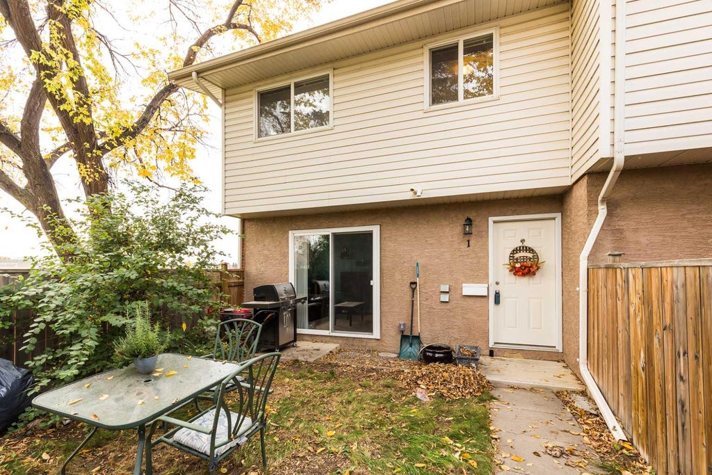 Photo of 1915 18 Avenue N #1, Lethbridge, AB T1H 4V6 (MLS # A2351194)