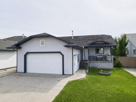 Photo of 64 Park Circle, Whitecourt, AB T7S 1S7 (MLS # A2326777)