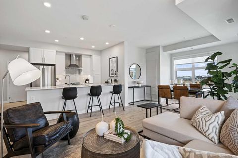 255 Les Jardins Park SE 326 Calgary AB T2C 5V3