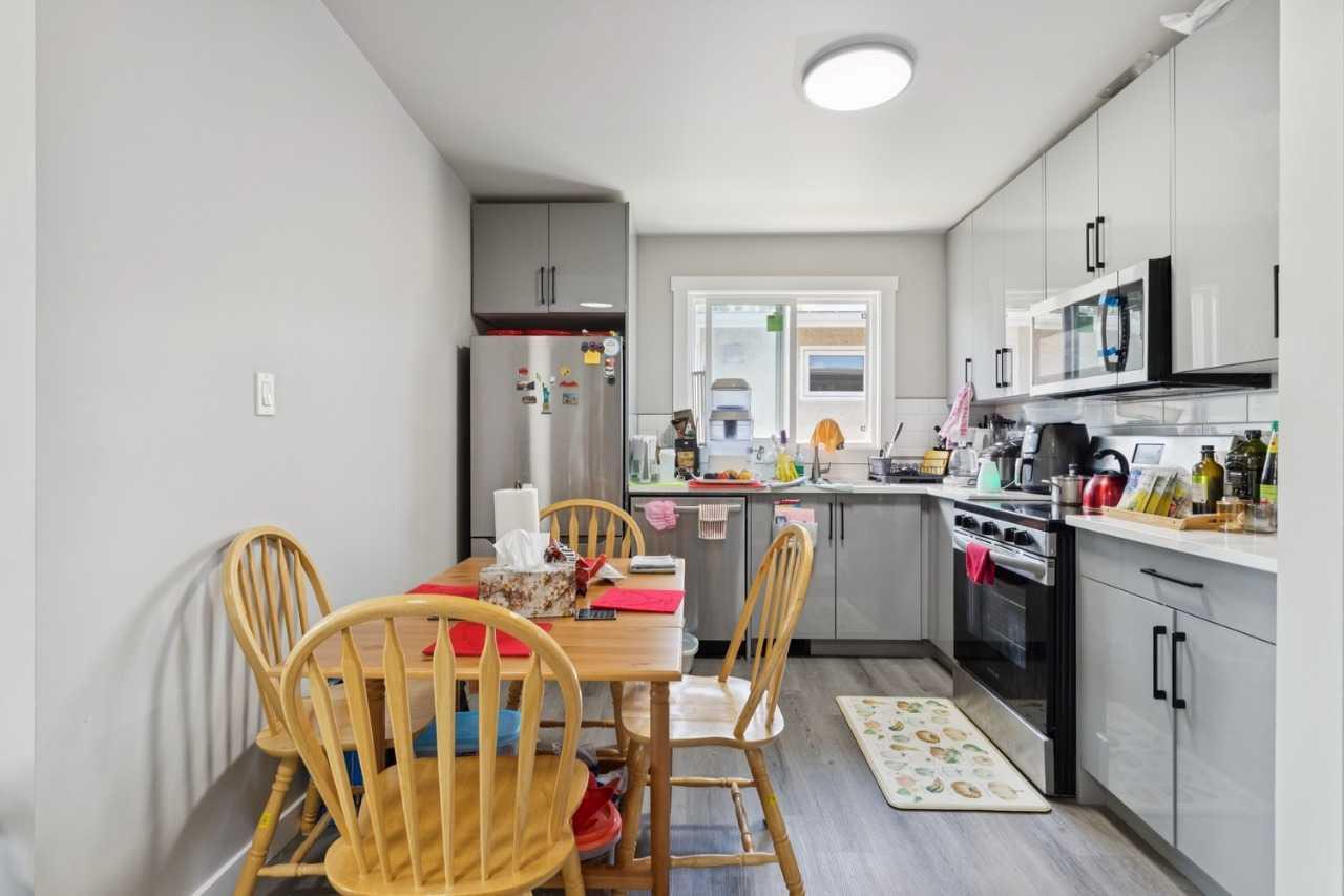 6717 - 6719 Huntsbay Road NW