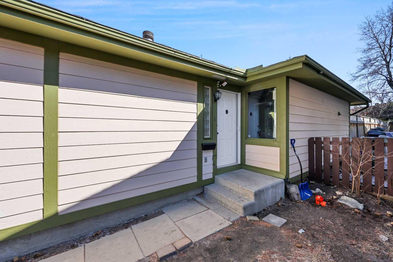 544 Ranchview Court NW