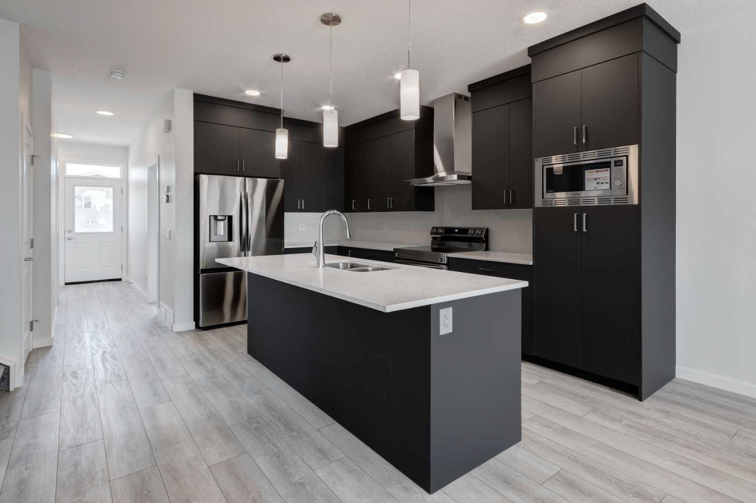 905 Livingston View NE