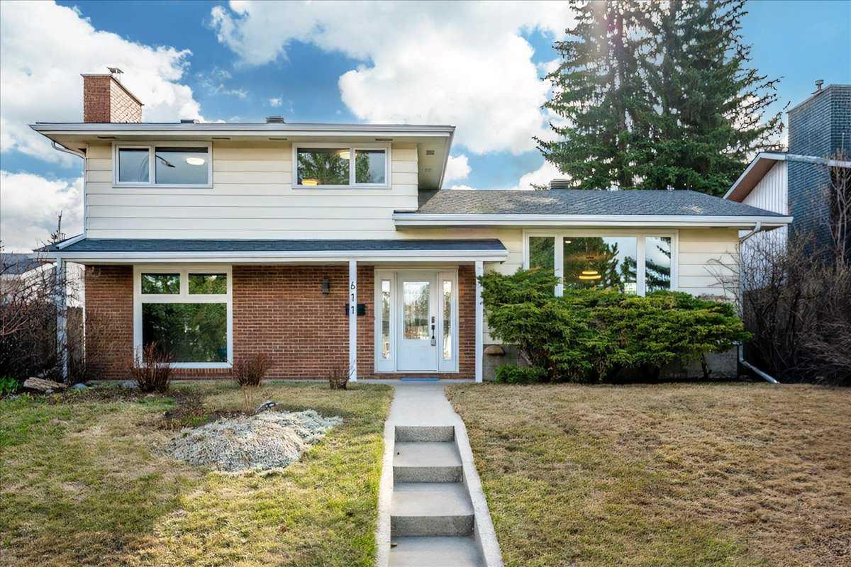 611 Lake Linnet Crescent SE