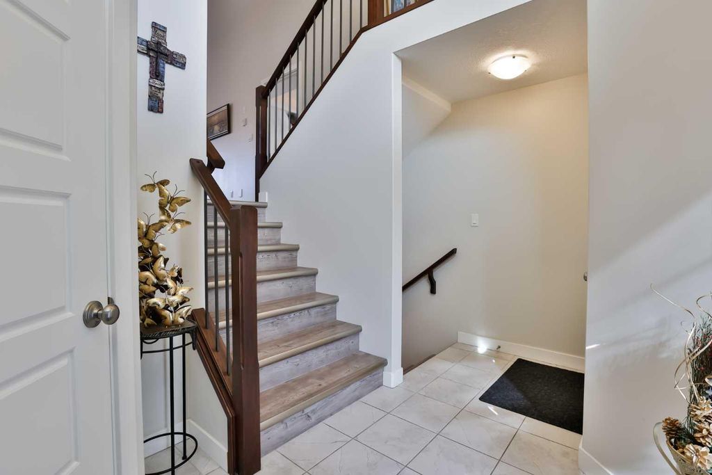 Photo of 21 Riverford Close W, Lethbridge, AB T1K 8E5 (MLS # A2287119)