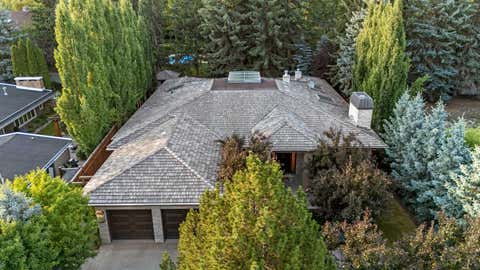 Photo of 1020 Bel-Aire Drive SW, Calgary, AB T2V 2B9 (MLS # A2332901)