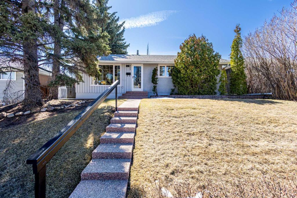 Photo of 811 Seattle Drive SW, Calgary, AB T2W 0M9 (MLS # A2304033)