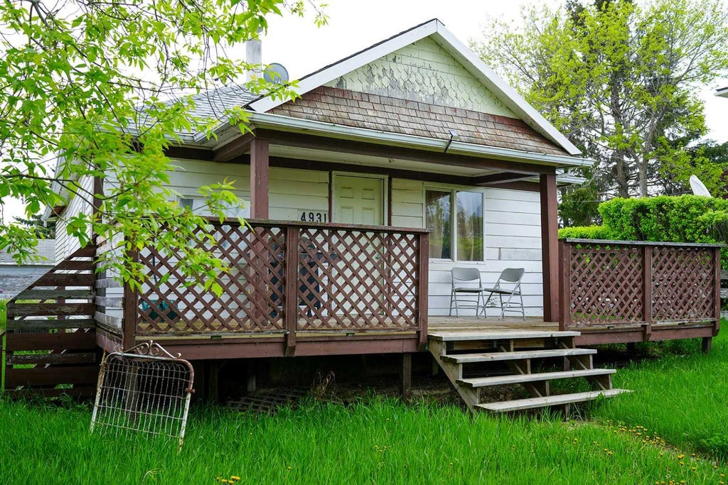Photo of 4931 49 Street, Hardisty, AB T0B 1V0 (MLS # A2342256)