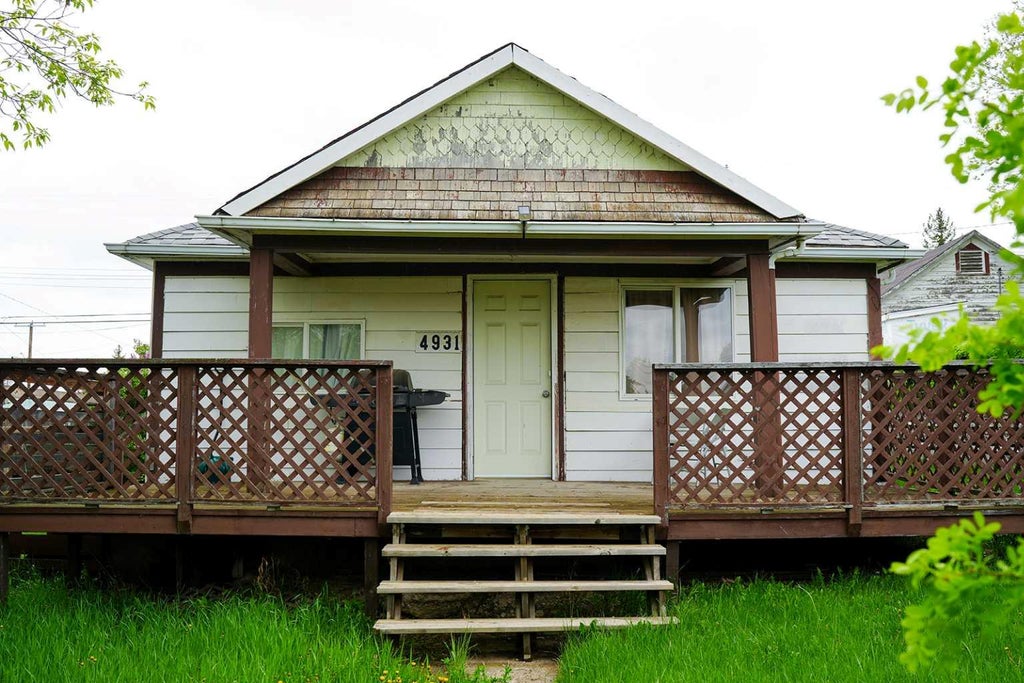 Photo of 4931 49 Street, Hardisty, AB T0B 1V0 (MLS # A2342256)