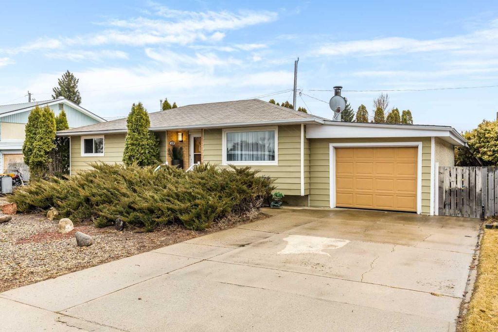 Photo of 535 12 Street NW, Medicine Hat, AB T1A 6R3 (MLS # A2300266)