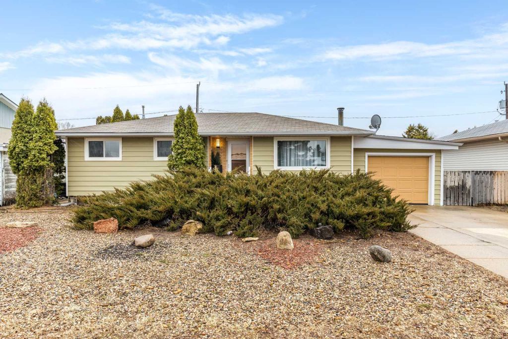 Photo of 535 12 Street NW, Medicine Hat, AB T1A 6R3 (MLS # A2300266)