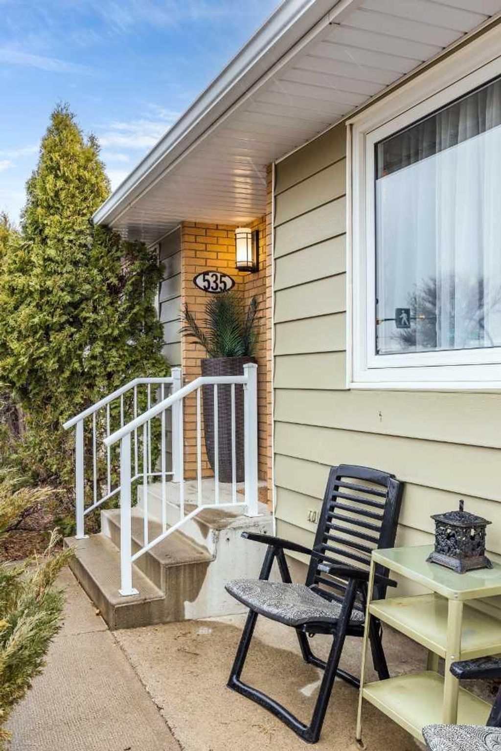 Photo of 535 12 Street NW, Medicine Hat, AB T1A 6R3 (MLS # A2300266)