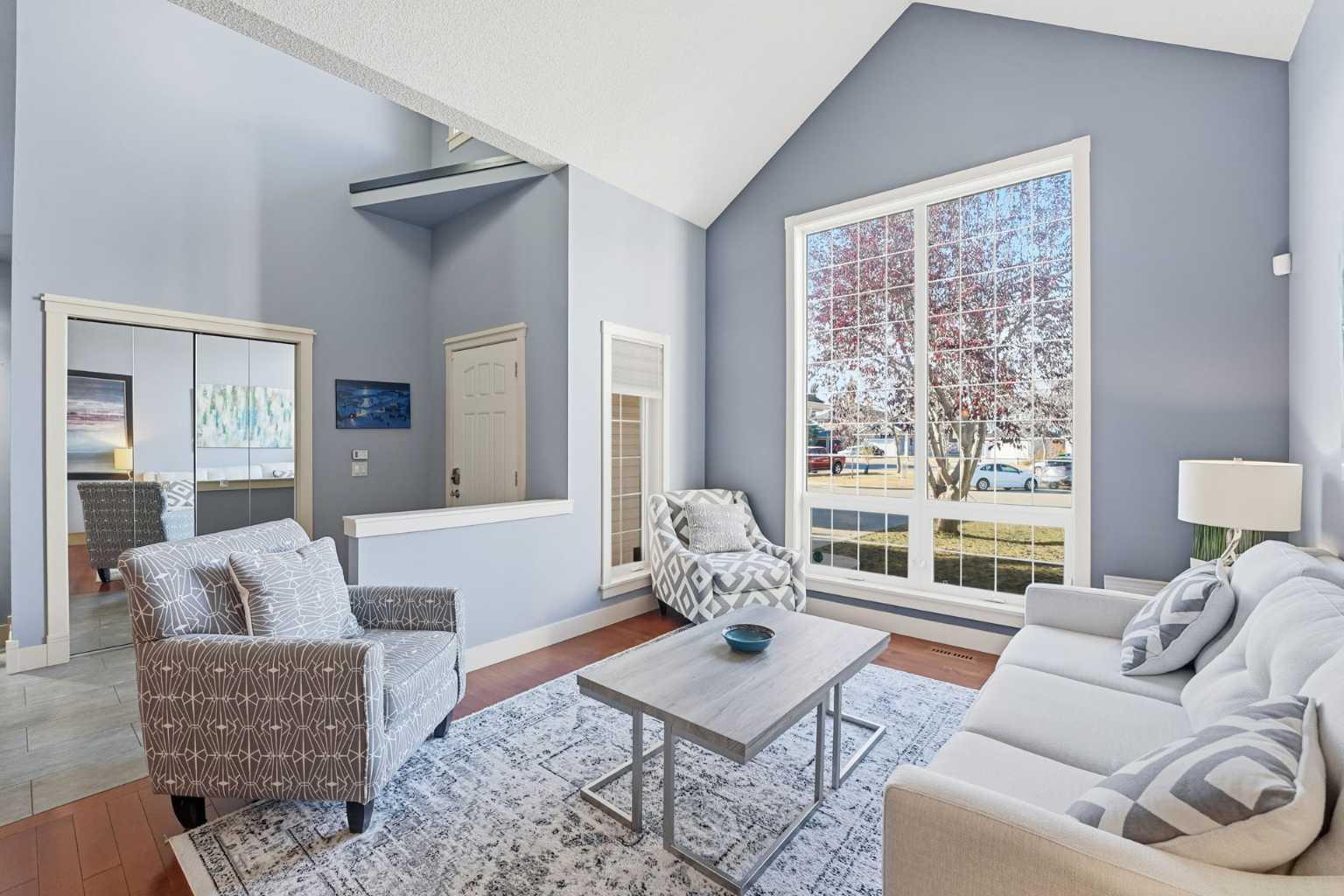 137 Sceptre Court NW